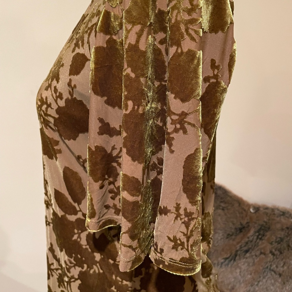 1. STATE Burn Out Velvet top small - Picture 4 of 7
